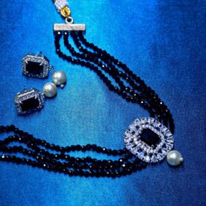 Black and white jewellery set with necklace and earrings