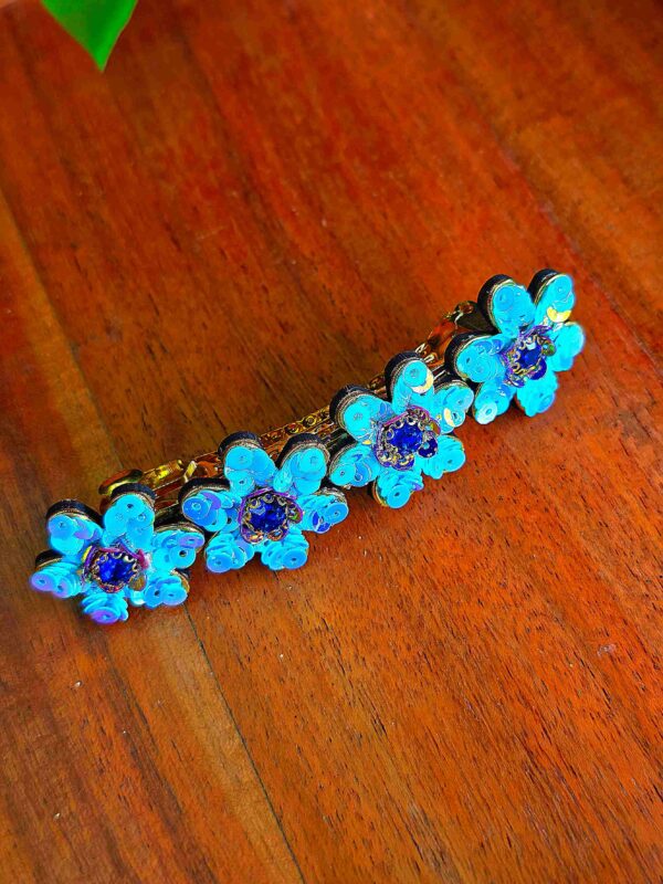 Blue hair clip with elegant design for stylish hairdos