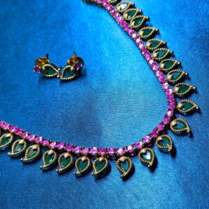 Green leaf jewellery set with necklace and matching earrings