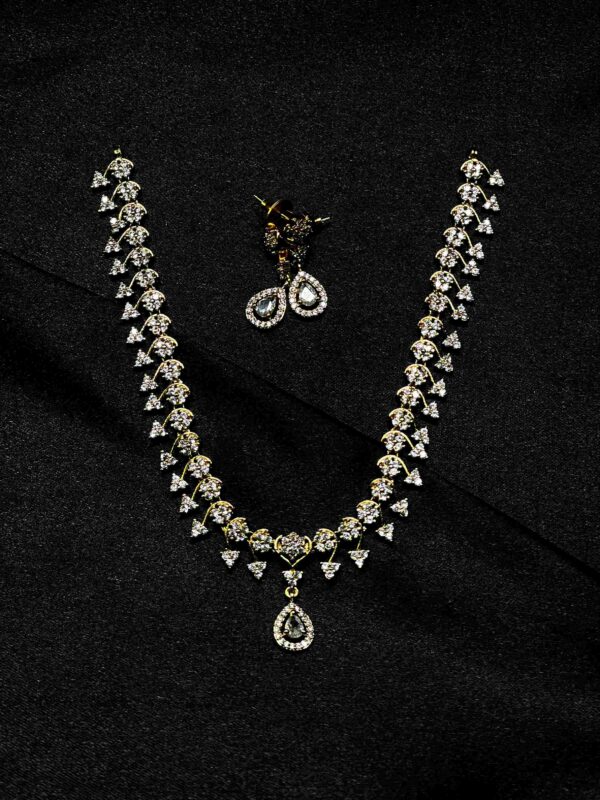 Half heart design jewellery set with earrings and necklace