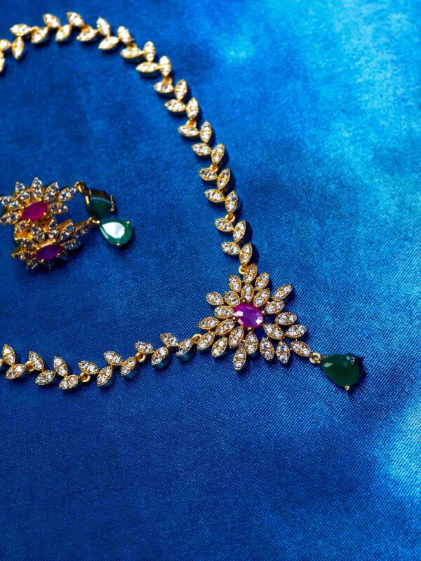 Hanging Gem Jewellery Set Elegant hanging gem jewellery set with necklace and matching earrings