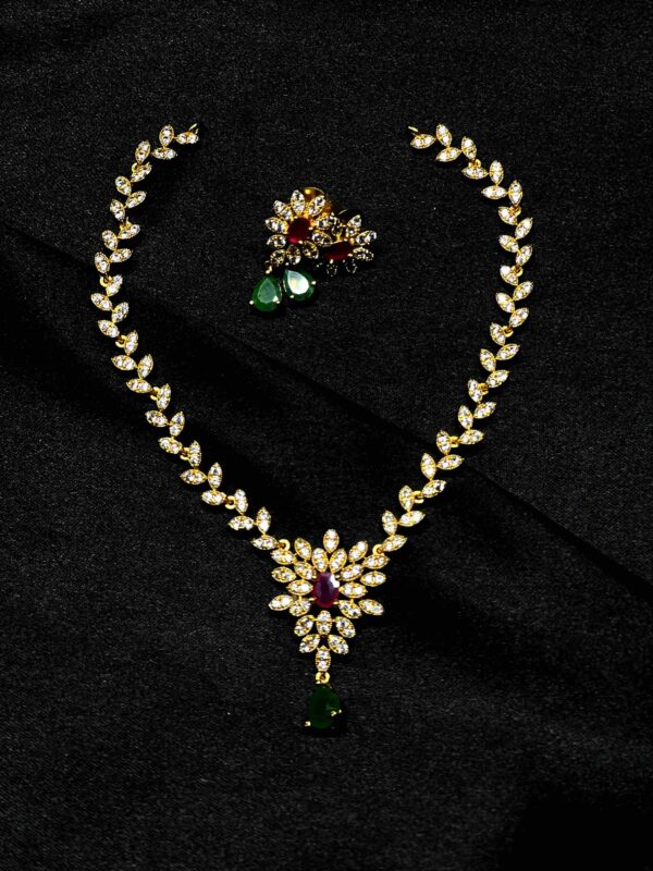 Hanging Gem Jewellery Set - Elegant Pendant with Matching Earrings Hanging gem jewellery set with elegant pendant and matching earrings