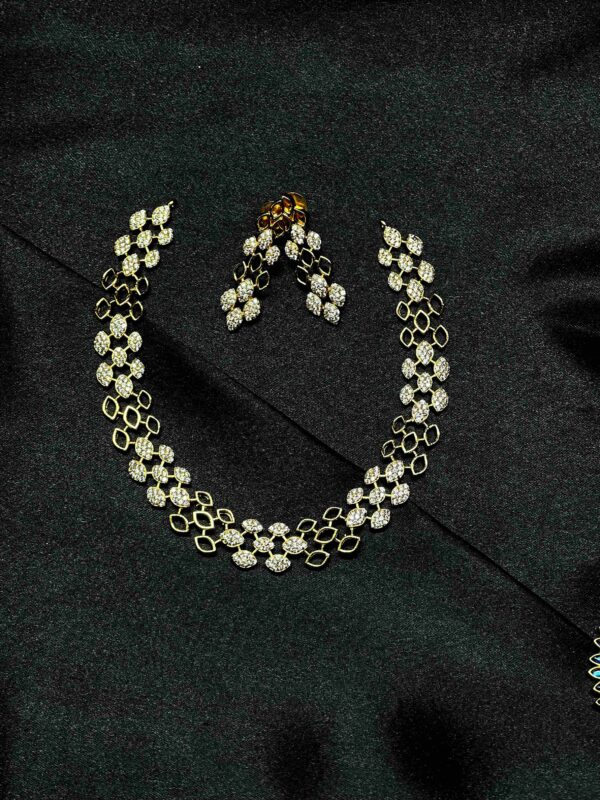 Honey Comb White Jewellery Set with elegant design in white and gold