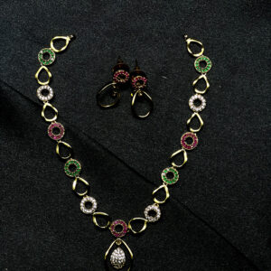 Oval-shaped designer jewellery set with necklace and matching earrings