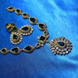 Single green gemstone jewelry set with necklace and earrings