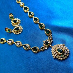 Elegant single green gem jewellery set with necklace and matching earrings