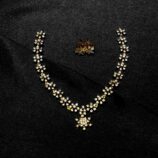 Single star pattern jewellery set with matching earrings and necklace