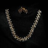 White leaf pattern jewellery set with necklace and earrings