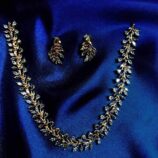 White leaf pattern jewellery set with elegant design for women