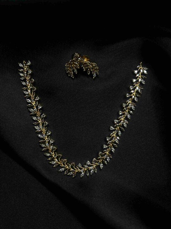 White leaf pattern jewellery set with earrings and necklace