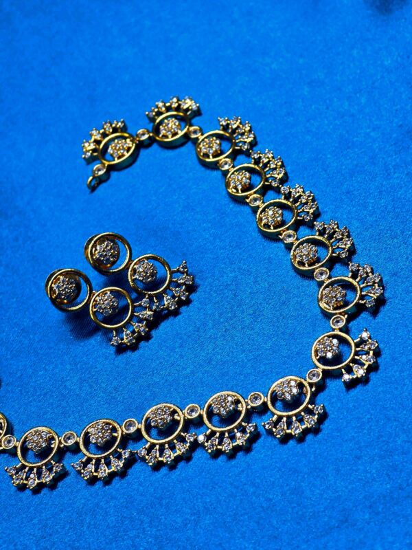 Circle pattern jewelry set with necklace and matching earrings