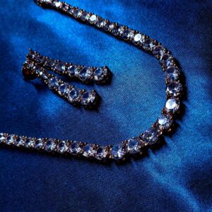 Long earring pattern jewellery set with traditional design