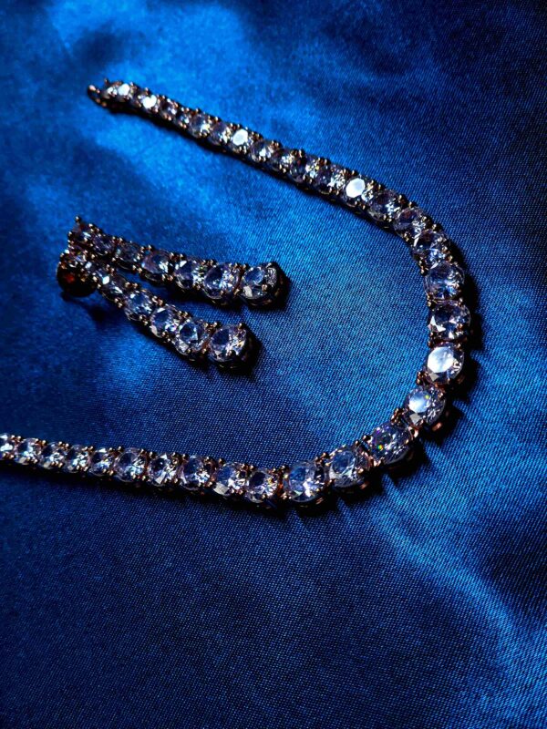 Long earring pattern jewellery set with traditional design