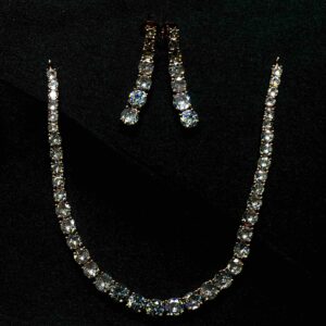 Long earring pattern jewellery set with intricate design