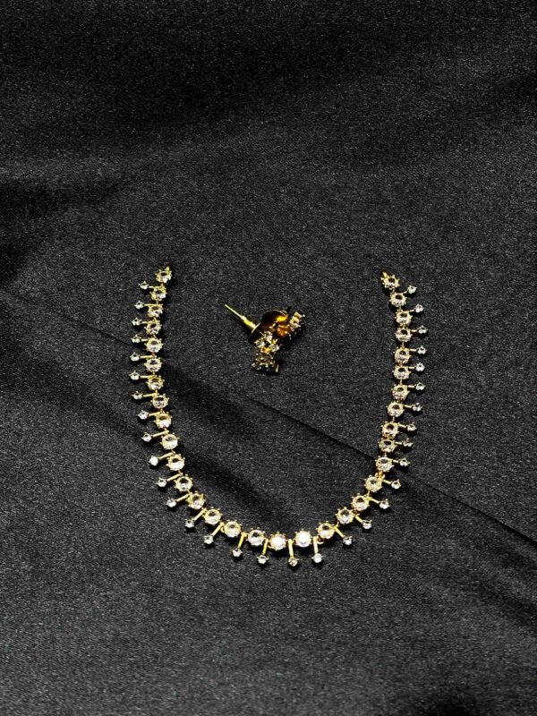 Single line design jewellery set featuring elegant and minimalistic style