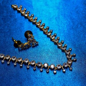 Single line design jewellery set with elegant necklace and matching earrings